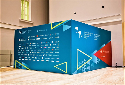 Пресс волл (press wall)